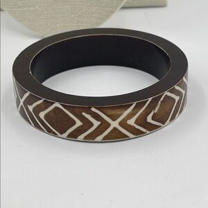 3.25.26-10 Brown & White Geometric Tribal Design Wooden Bangle